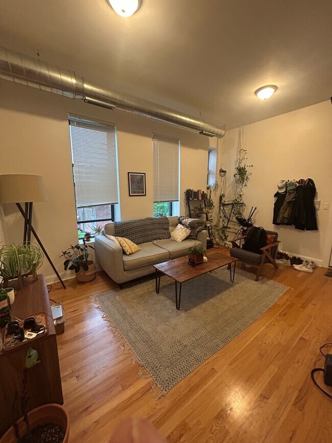 Building Photo - 2559 W. North-#3R