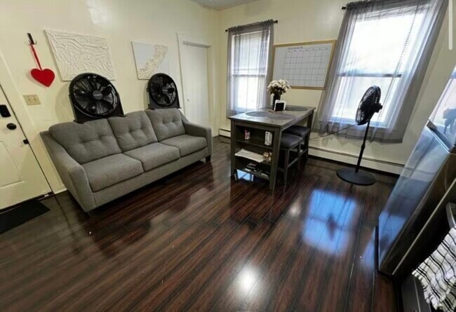 Building Photo - 1576 Tremont St