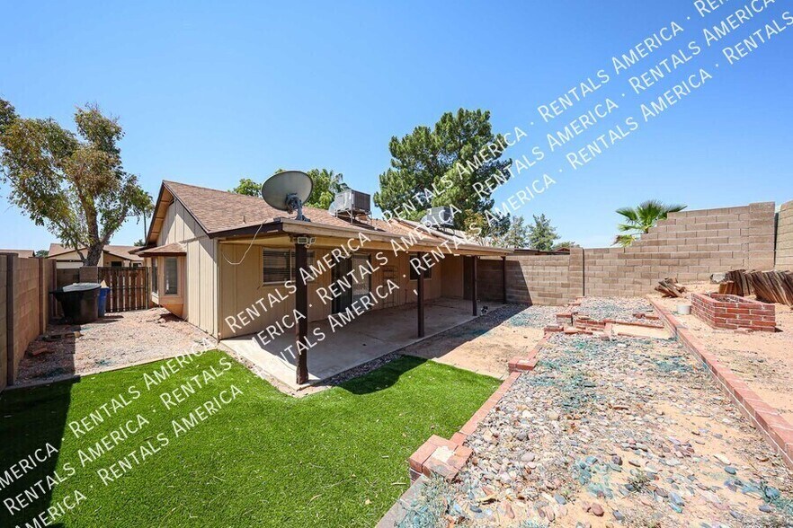 Building Photo - 2834 E Isabella Ave