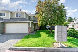 Building Photo - Town house available in desirable woodinville