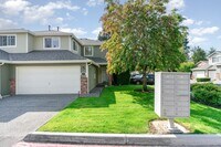 Building Photo - Town house available in desirable woodinville