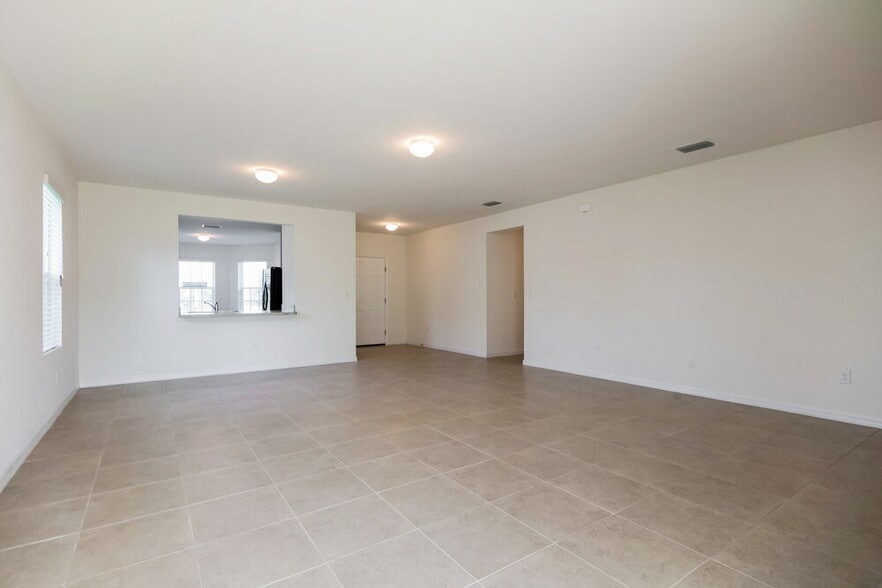 Building Photo - 1418 SW 1st Ave