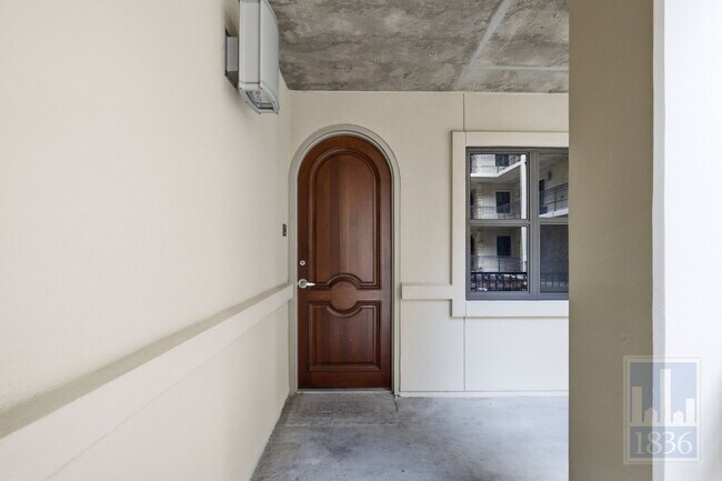 Building Photo - 1812 West Ave
