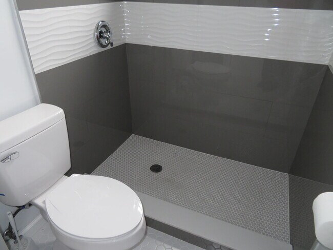 Building Photo - 421 S J St