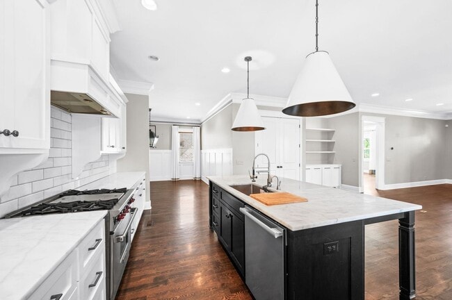 Building Photo - Stunning 4BE/3.5BA home in the heart of Gr...