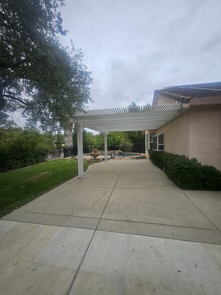 Building Photo - 5500 Granite Falls Way