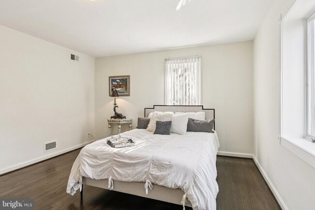 Building Photo - 5301 Goldsboro Rd