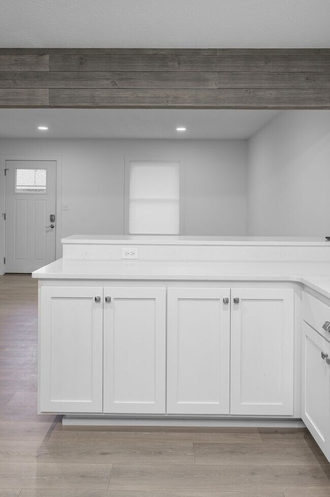 Building Photo - 3348 S Fairway Ave