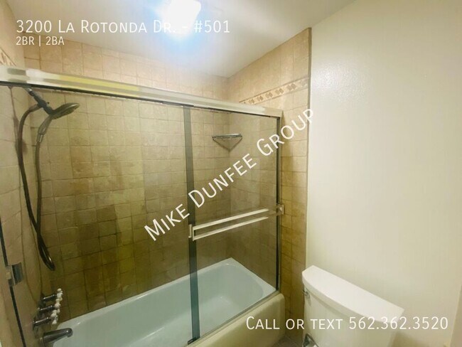 Building Photo - 3200 La Rotonda Dr