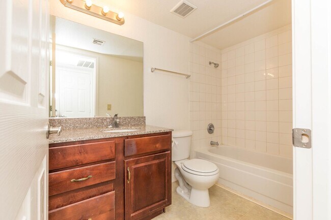 Building Photo - Charming 1 Bedroom Condo