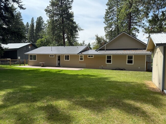 Building Photo - 1533 3rd Ave W