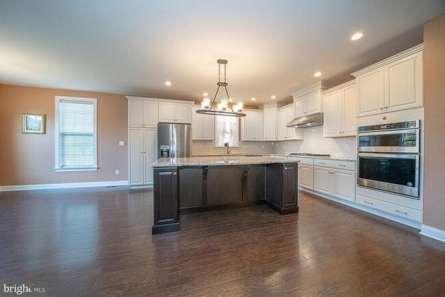 Building Photo - 3701 Parris Blvd