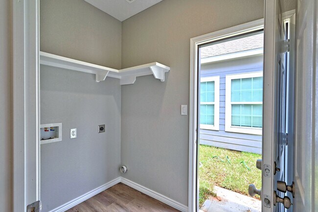 Building Photo - 11911 Nelwood St