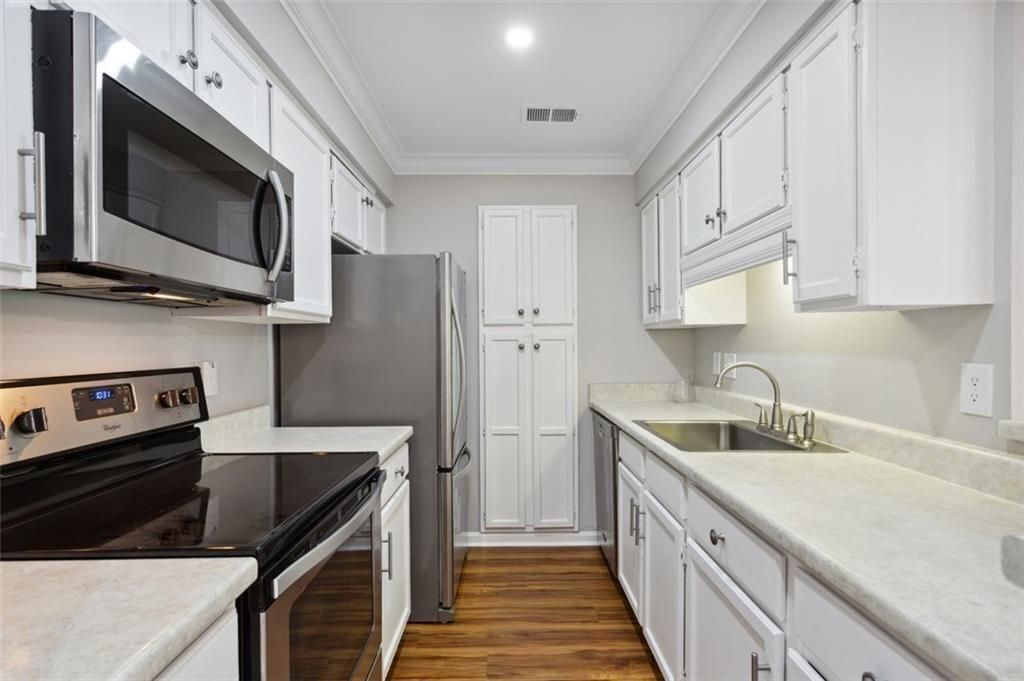 Building Photo - 23214 Plantation Dr NE