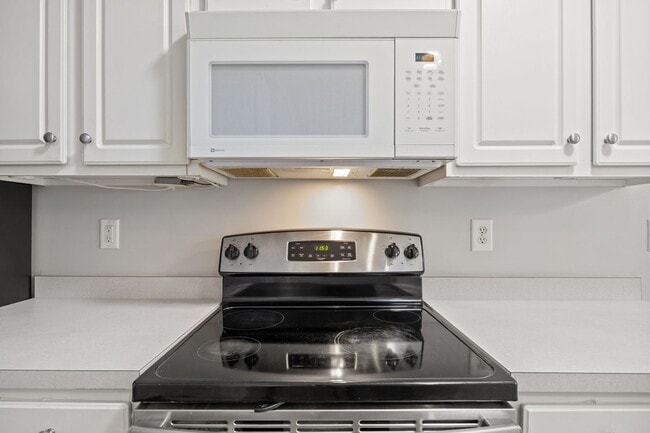 Building Photo - Charming 3-Bedroom Home,  minutes from Downtown Durham & Duke, Pet Friendly!