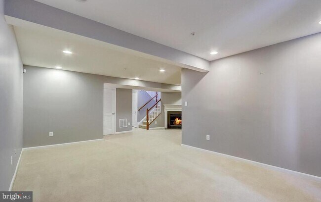 Building Photo - 1709 Hayle Dr