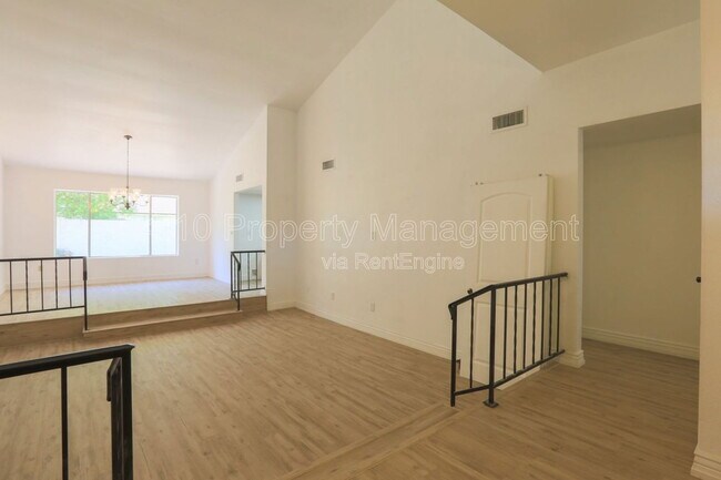 Building Photo - 951 E Leeward Ln