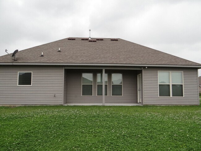 Building Photo - Beautiful Home for Lease in Denham Springs