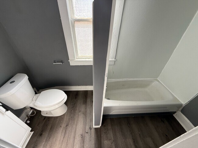 Building Photo - 1507 Stark Ave SW