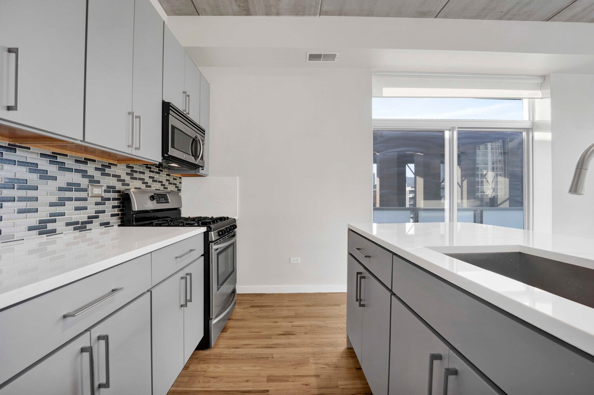 Building Photo - 630 N Franklin St