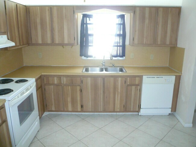 Building Photo - 442 Franconia Cir