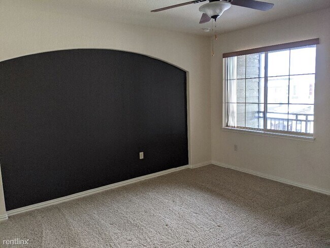 Building Photo - 13630 Via Varra Rd