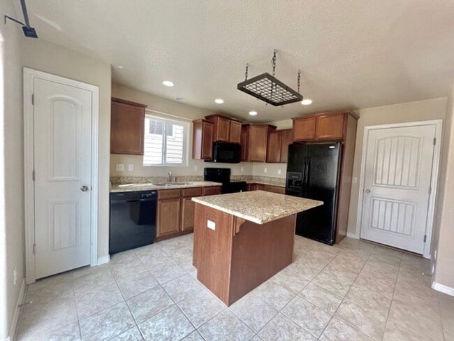 Building Photo - Stetson Hills Home with 3 Bedrooms and 2.5 Baths Available in May