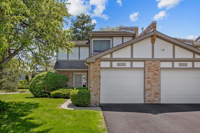 Building Photo - 1525 Columbia Ct