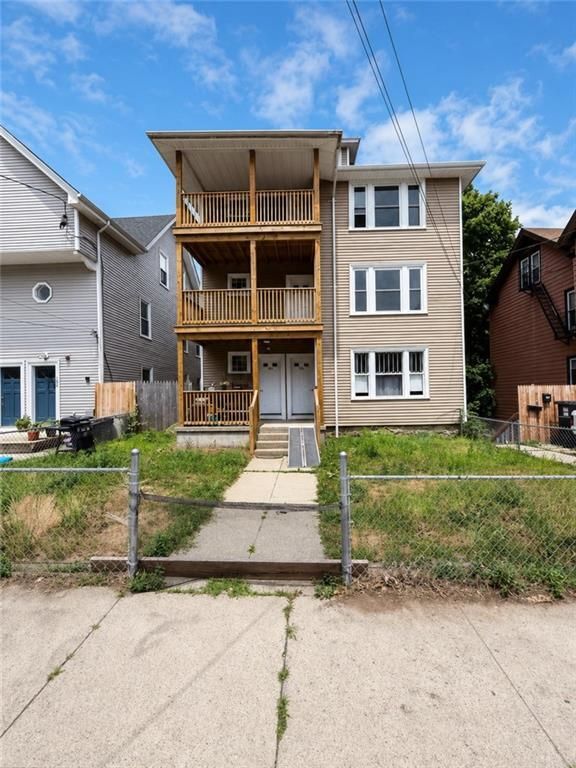Building Photo - 392 Carrington Ave