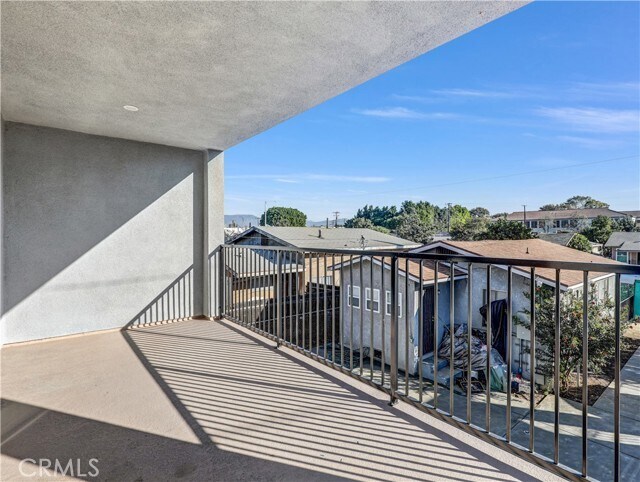 Building Photo - 1231 S Rowan Ave