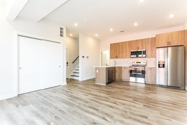 Building Photo - 953 Belmont Ave