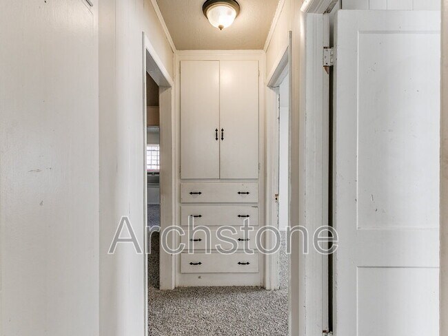 Building Photo - 527 E Boeing Dr