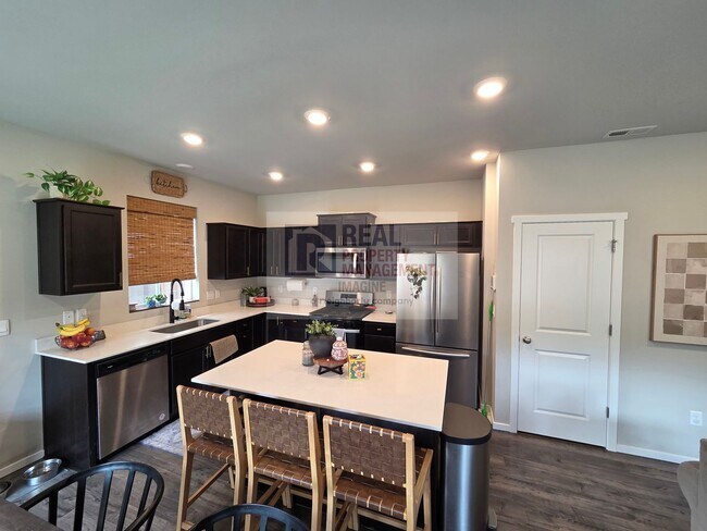 Building Photo - Check Out This Beautiful 4 Bedroom, 2.5 Bath Home!