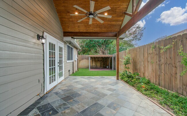 Building Photo - 10546 Rippling Fields Dr