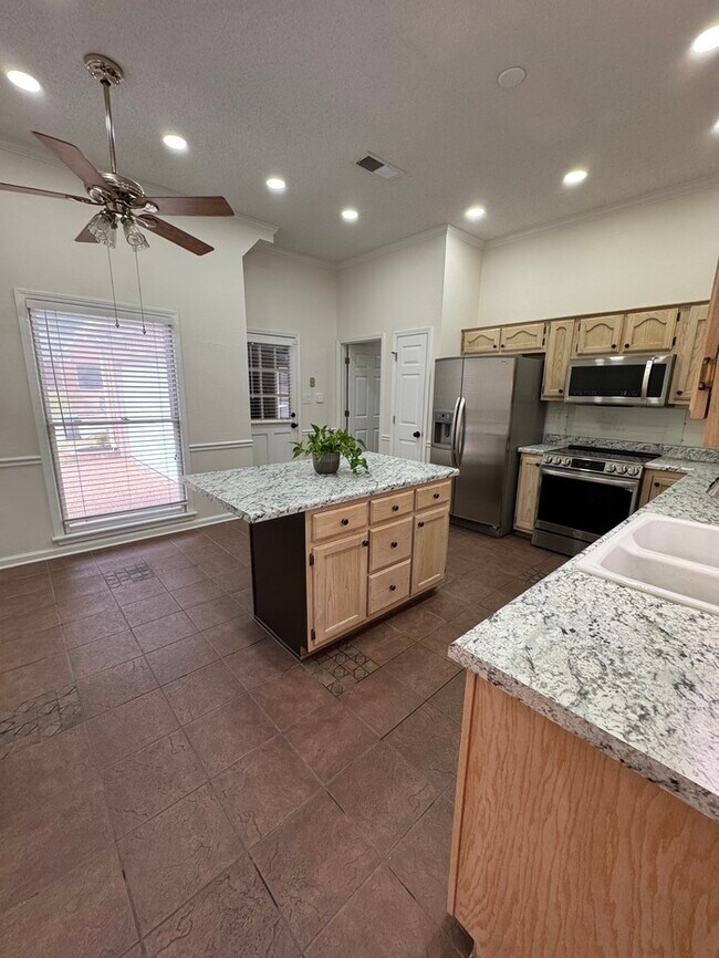 Building Photo - 1966 Abbott Cove