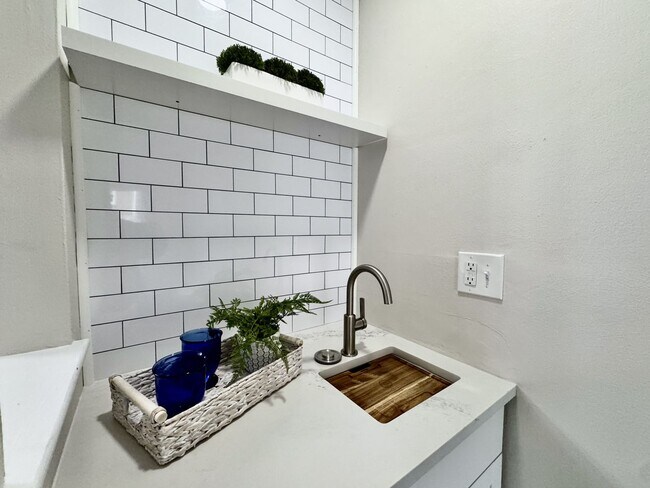 Building Photo - READY NOW!! Completely Updated 3-Bedroom Townhome in Kempsville Lake! Fenced Backyard - Pet Frien...