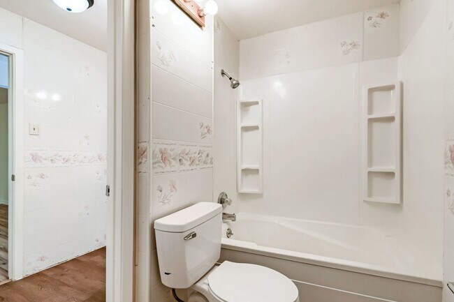 Building Photo - 8106 Windlake Dr