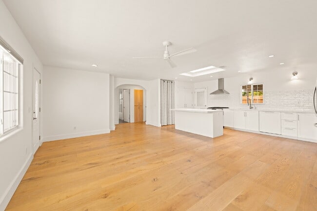Building Photo - Charming 2-Bedroom Home in Ventura