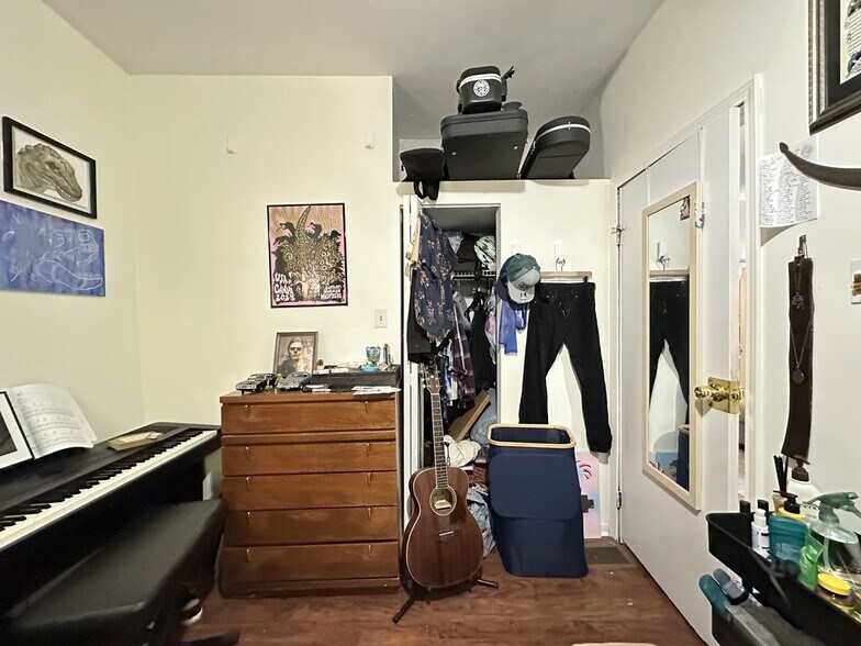 Building Photo - 2341 N Leavitt St