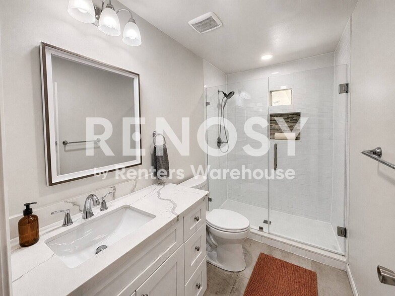 Building Photo - 6010 Ridgeway Dr