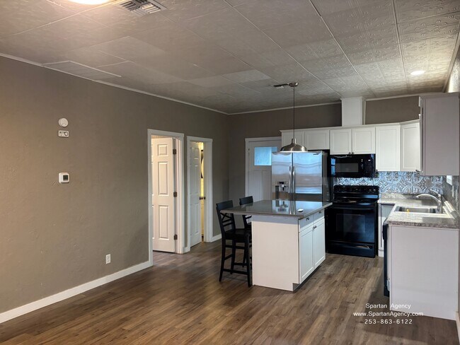 Building Photo - 1727 Pease Ave