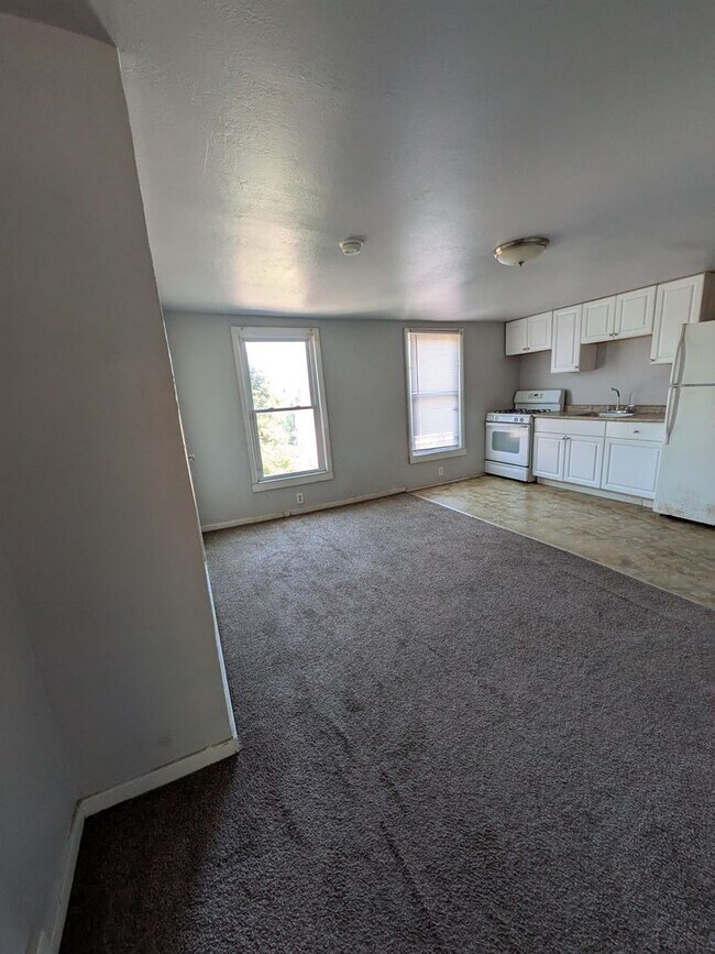 Building Photo - 447 Hays Ave