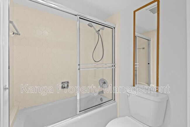 Building Photo - 2425 Presidential Way