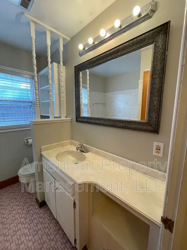 Building Photo - 2644 S Winston Ave