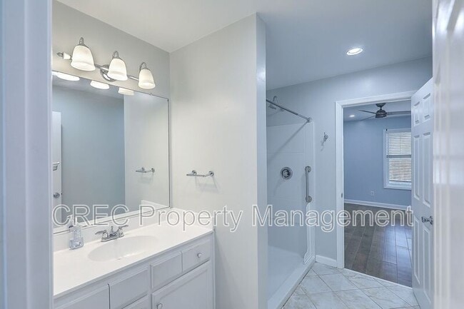 Building Photo - 2882 Mackenzie Ct