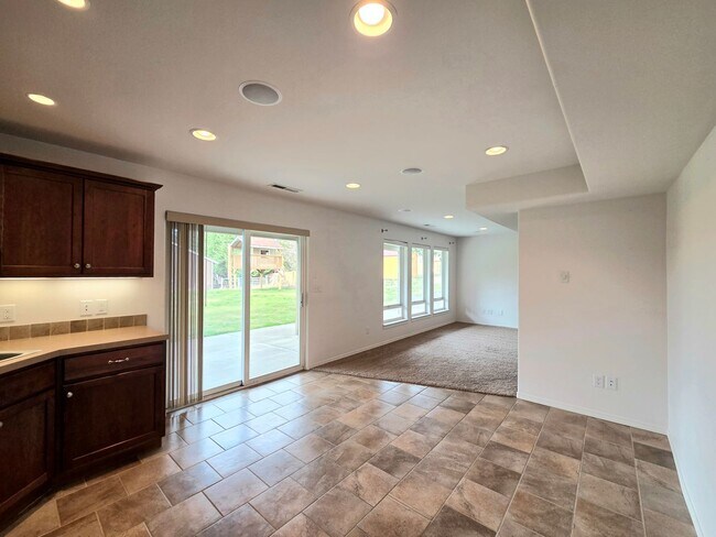 Building Photo - Grandiose Home on 1 Acre -- in East Wenatchee for Rent!! **5 Bed, 3 Bath**