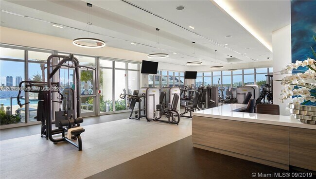 Building Photo - 17301 Biscayne Blvd