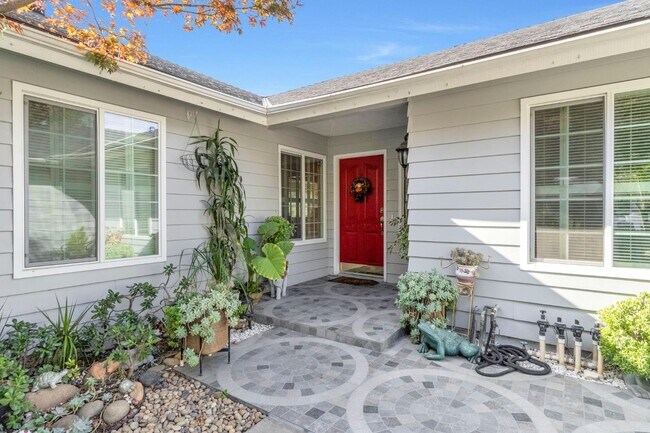 Building Photo - 6733 N Alva Ave