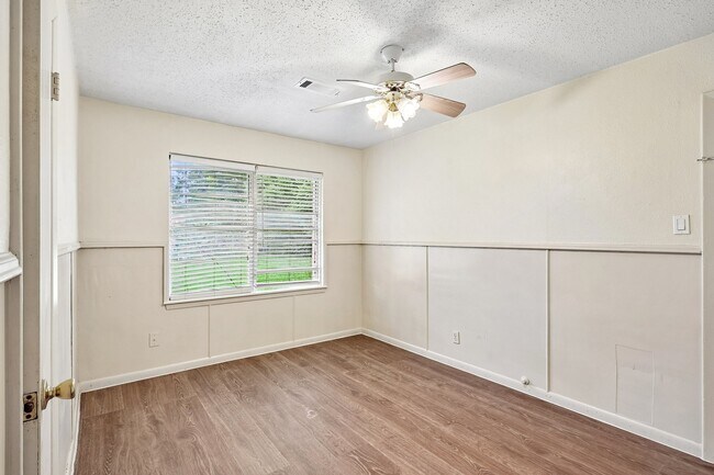 Building Photo - 6401 Rowan Ln