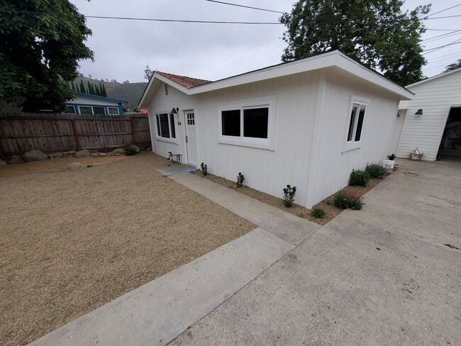 Building Photo - Recently Remodeled 2 Bedroom 1 Bath Back House